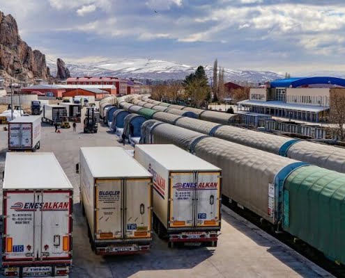 رشد 12 درصدی صادرات و واردات از گمرکات کرمانشاه